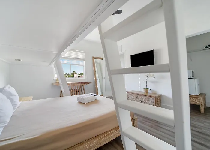 Treehouse Hotel