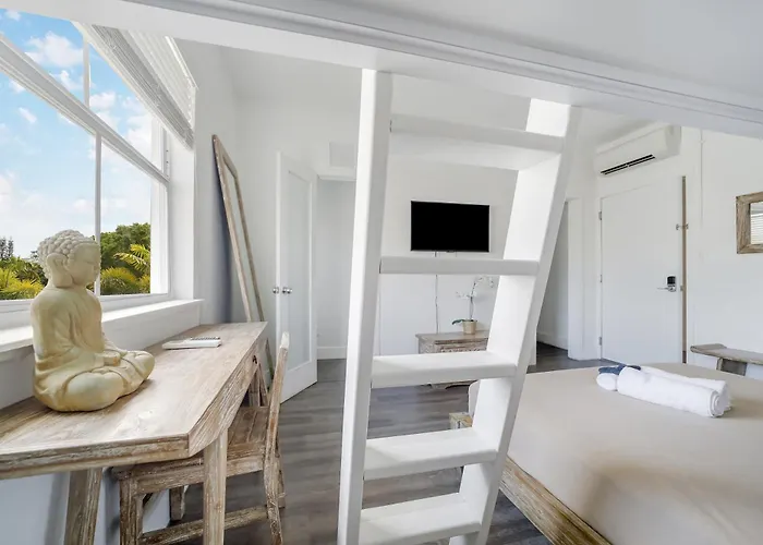Treehouse Hotel